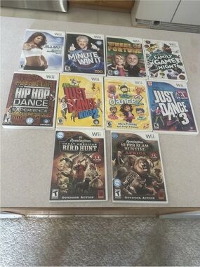 Nintendo Wii Game Bundle - White Case Assortment
